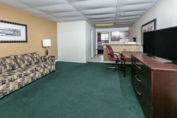 KNIGHTS INN LONGVIEW (Longview)